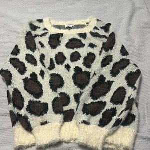 Over sized sweater, cheetah print.